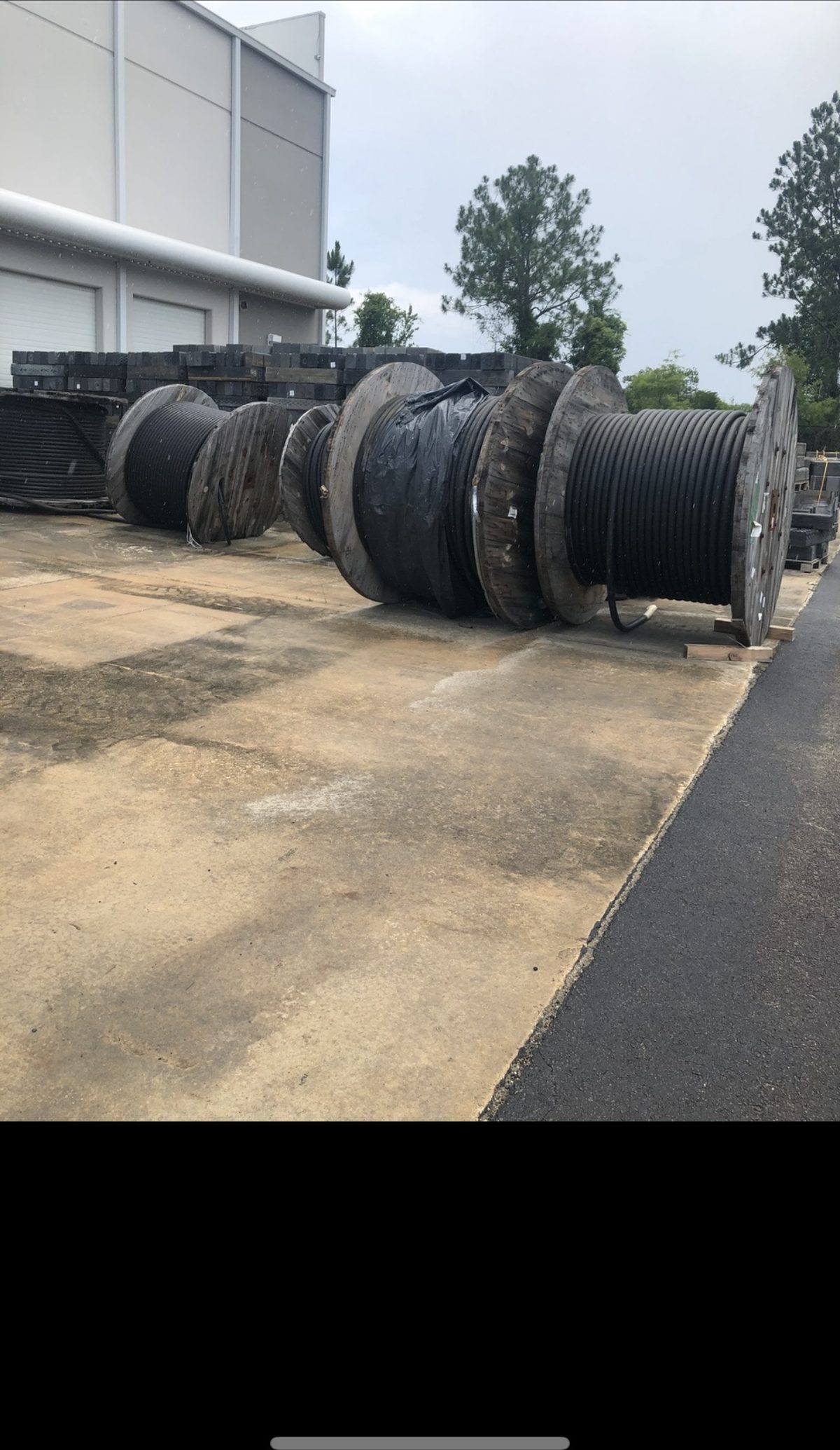 Large-diameter cable reels indoors
